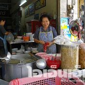 ไหว้พระนอนวัดไผ่ล้อมแวะฝากท้องข้างวัดฯ